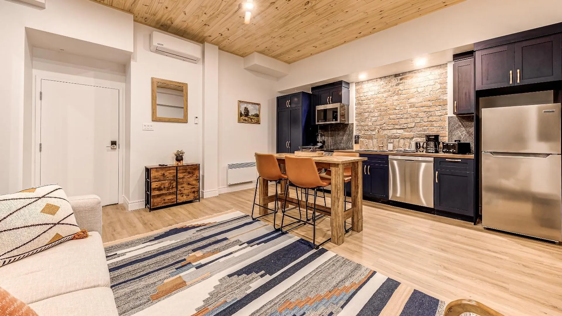 North House - Historic Two Bedroom Facing Parliament 퀘벡 아파트