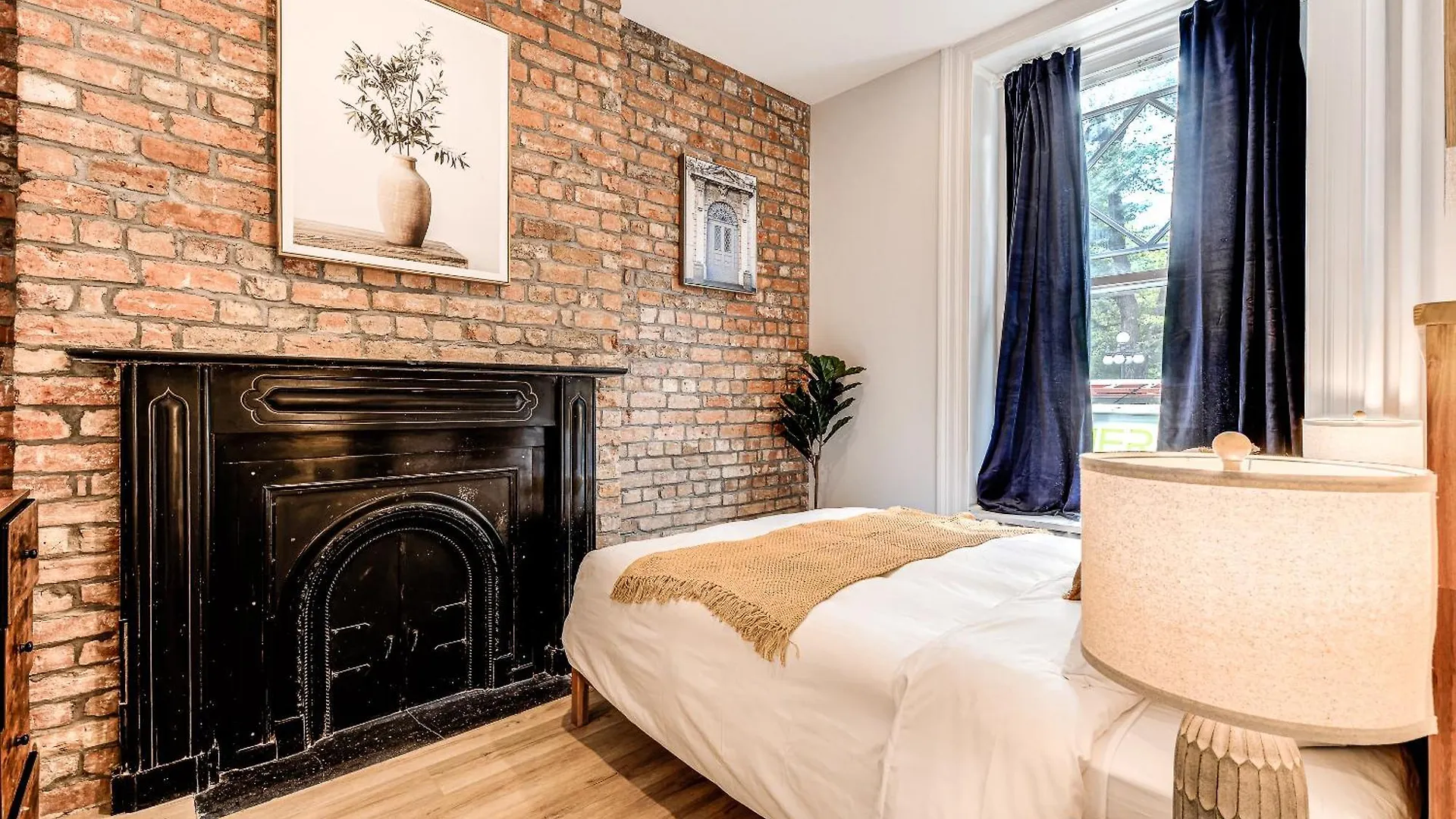 North House - Historic Two Bedroom Facing Parliament 퀘벡